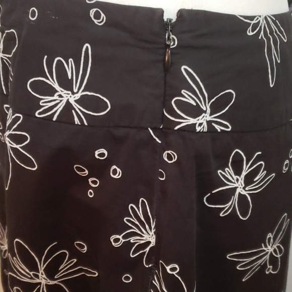 Rafaella Petites Skirt * 12P * Black w/ flowers - Picture 2 of 3